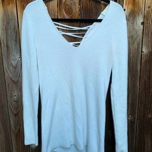 🤍cute white v-neck sweater & criss cross back🤍